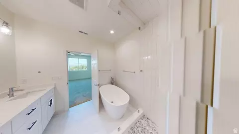 Bath - 10718 S 580 E, Sandy, UT 84070 photo 1 of 6