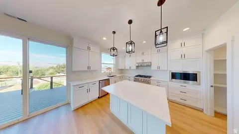 Kitchen - 10718 S 580 E, Sandy, UT 84070 photo 1 of 3