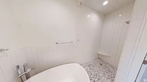 Bath - 10718 S 580 E, Sandy, UT 84070 photo 2 of 6