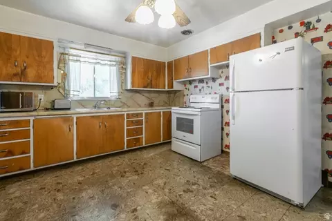 Kitchen - 723 E 8425 S, Sandy, UT 84094 photo 1 of 2