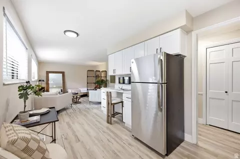 Kitchen - 2220 E Murray Holladay Rd #110, Holladay, UT 84117 photo 3 of 4