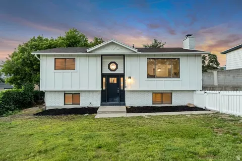 Exterior - 1119 E 10600 S, Sandy, UT 84094 photo 2 of 4