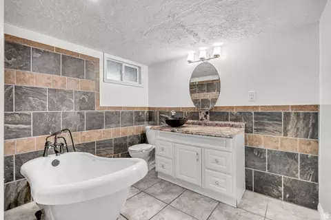 Bath - 1119 E 10600 S, Sandy, UT 84094 photo 2 of 3