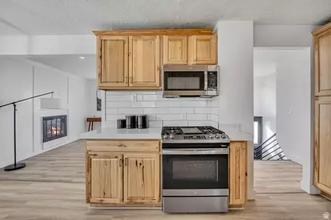 Kitchen - 1119 E 10600 S, Sandy, UT 84094 photo 3 of 4