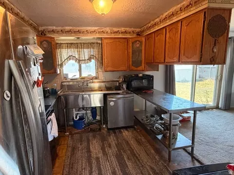Kitchen - 1274 S 1250 E, Clearfield, UT 84015 photo 2 of 4