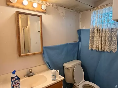 Bath - 1274 S 1250 E, Clearfield, UT 84015 photo 3 of 4