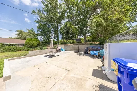 Exterior - 2273 S 200 E, Bountiful, UT 84010 photo 5 of 8