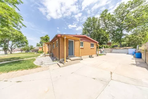 Exterior - 2273 S 200 E, Bountiful, UT 84010 photo 4 of 8