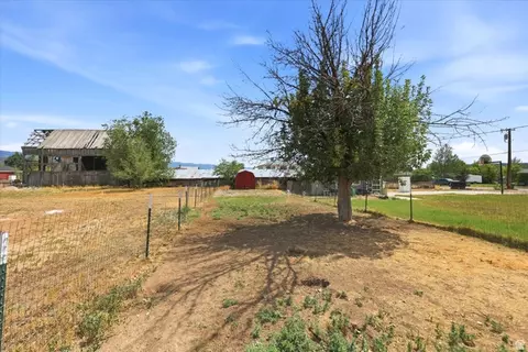 Exterior - 15 S 200 St E, Fairview, UT 84629 photo 6 of 12