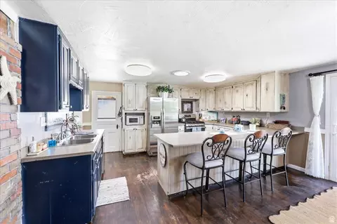 Kitchen - 15 S 200 St E, Fairview, UT 84629 photo 3 of 4