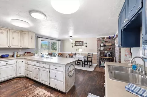 Kitchen - 15 S 200 St E, Fairview, UT 84629 photo 2 of 4