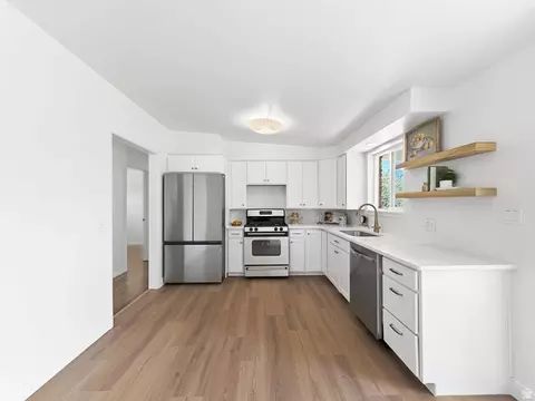 Kitchen - 515 E 550 S, Bountiful, UT 84010 photo 2 of 3