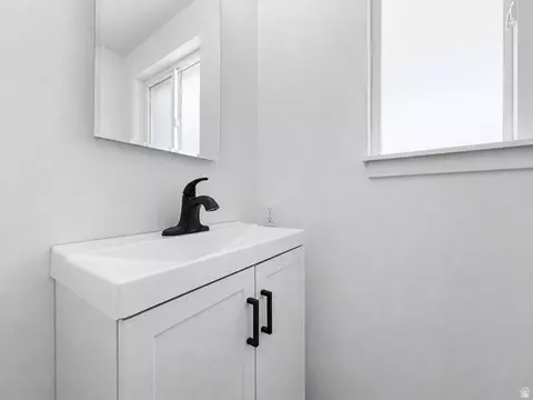 Bath - 515 E 550 S, Bountiful, UT 84010 photo 1 of 3