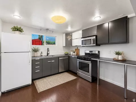 Kitchen - 515 E 550 S, Bountiful, UT 84010 photo 3 of 3