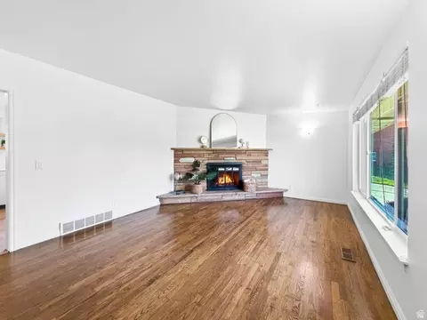 Living - 515 E 550 S, Bountiful, UT 84010 photo 1 of 1