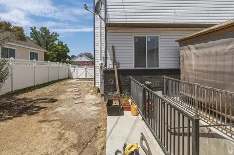 Exterior - 1013 S 200 W, Orem, UT 84058 photo 4 of 11