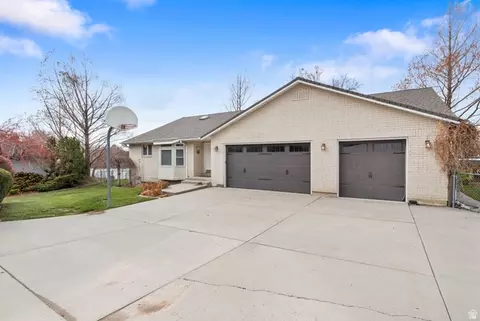 1504 E Spring Ln, Holladay, UT 84117 photo 4