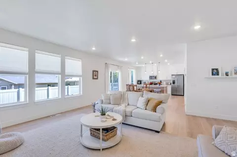 Living - 2664 W Maple St, Mapleton, UT 84664 photo 2 of 3