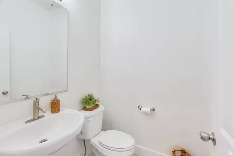 Bath - 2664 W Maple St, Mapleton, UT 84664 photo 1 of 5