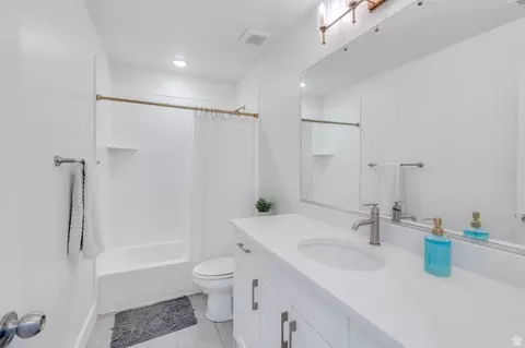 Bath - 2664 W Maple St, Mapleton, UT 84664 photo 4 of 5