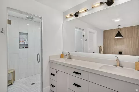 Bath - 3645 E Apollo Dr S, Millcreek, UT 84124 photo 2 of 4