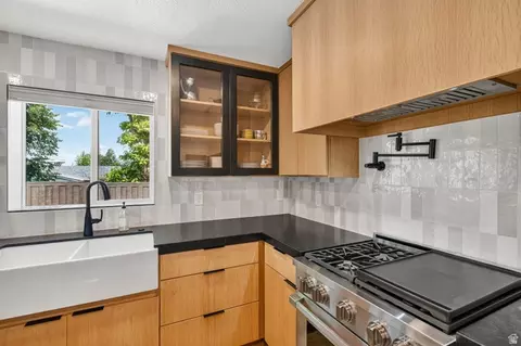 Kitchen - 3645 E Apollo Dr S, Millcreek, UT 84124 photo 3 of 4