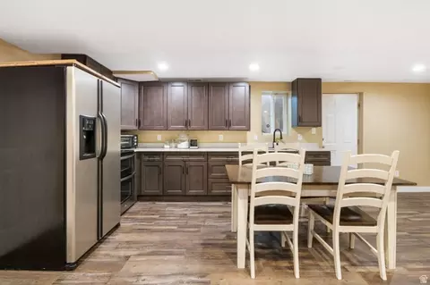 Kitchen - 1471 E Shoshone Ave S, Sandy, UT 84092 photo 6 of 6