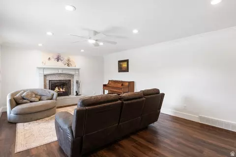 Living - 1471 E Shoshone Ave S, Sandy, UT 84092 photo 1 of 1