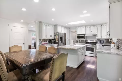 Kitchen - 1471 E Shoshone Ave S, Sandy, UT 84092 photo 2 of 6