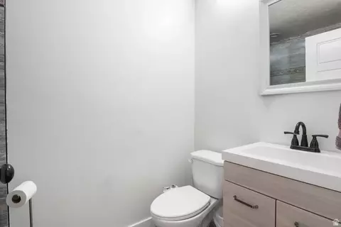 Bath - 1471 E Shoshone Ave S, Sandy, UT 84092 photo 3 of 5