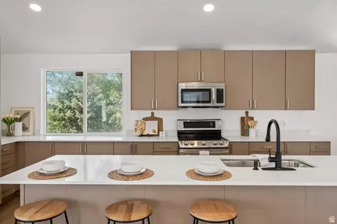 Kitchen - 2809 Willow Hills Dr, Sandy, UT 84093 photo 3 of 3