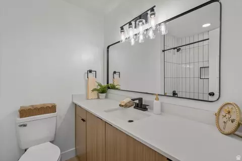 Bath - 2809 Willow Hills Dr, Sandy, UT 84093 photo 3 of 4