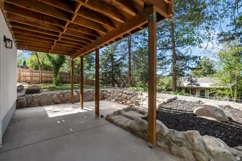 Exterior - 2809 Willow Hills Dr, Sandy, UT 84093 photo 5 of 8