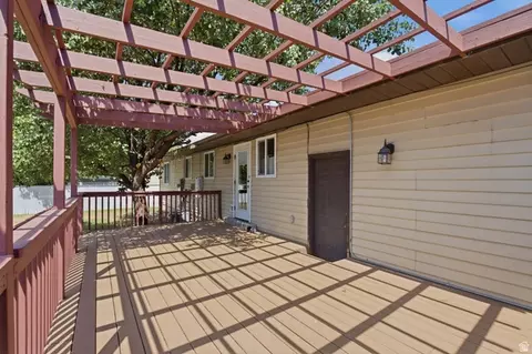 Exterior - 255 W 580 S, Orem, UT 84058 photo 5 of 10