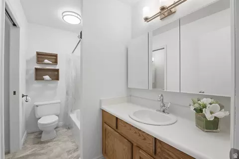 Bath - 255 W 580 S, Orem, UT 84058 photo 2 of 3