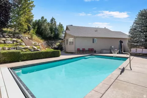 Exterior - 3321 S 200 E, Bountiful, UT 84010 photo 5 of 8