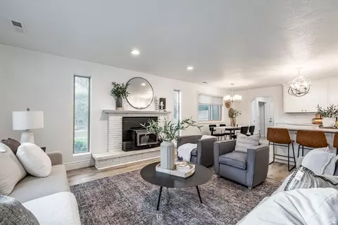 Living - 347 S Mountain Rd E, Fruit Heights, UT 84037 photo 3 of 5
