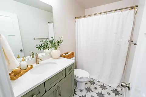 Bath - 4881 S Heartwood Rd, Mapleton, UT 84664 photo 3 of 3