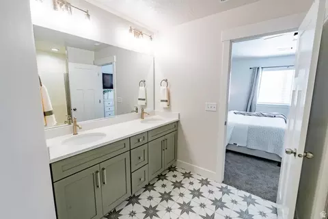 Bath - 4881 S Heartwood Rd, Mapleton, UT 84664 photo 2 of 3
