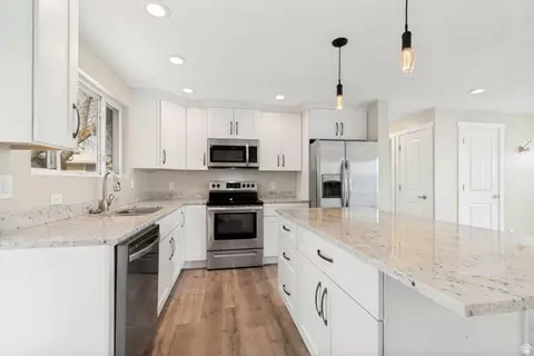1066 E Violet Cir S, Sandy, UT 84094 photo 6