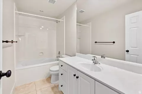 Bath - 689 E Apple Dr N, Logan, UT 84321 photo 2 of 3