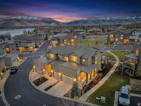 832 S Edgewater Ct #4, Huntsville, UT 84317