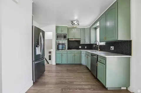 Kitchen - 5777 S Sagewood Dr, Murray, UT 84107 photo 2 of 2