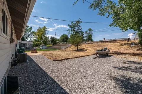 Exterior - 980 W 230 N, Orem, UT 84057 photo 5 of 7