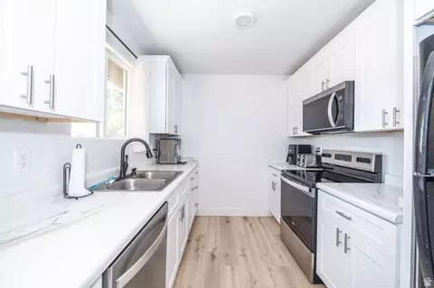 Kitchen - 980 W 230 N, Orem, UT 84057 photo 2 of 3