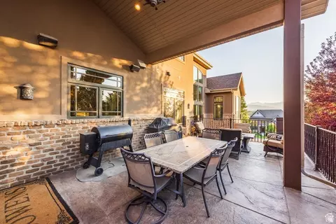Exterior - 694 W Cephus Rd S, Draper, UT 84020 photo 8 of 32