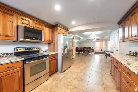 Kitchen - 694 W Cephus Rd S, Draper, UT 84020 photo 11 of 12