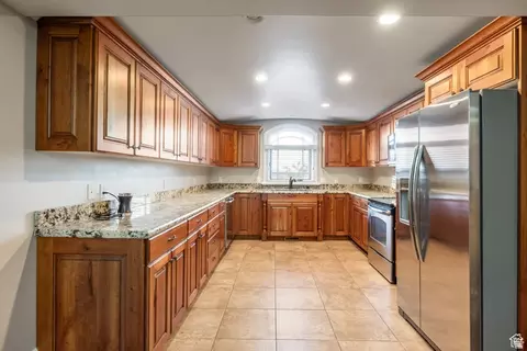 Kitchen - 694 W Cephus Rd S, Draper, UT 84020 photo 10 of 12