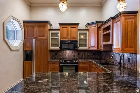 Kitchen - 694 W Cephus Rd S, Draper, UT 84020 photo 7 of 12