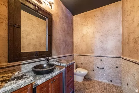 Bath - 694 W Cephus Rd S, Draper, UT 84020 photo 9 of 14